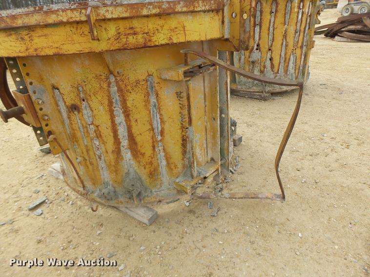 image for item DA9340 (3) manhole base forms