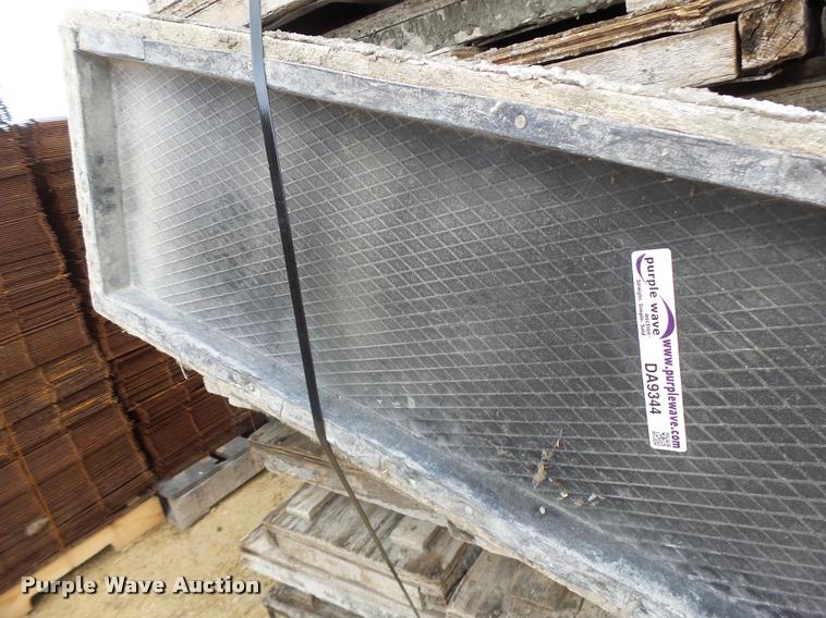 image for item DA9344 Approximately 101 Diamond texture finish concrete forms