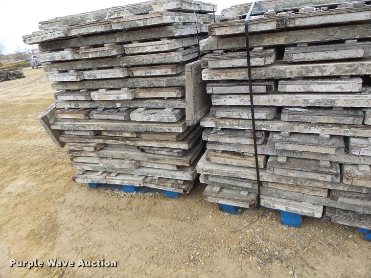 image for item DA9344 Approximately 101 Diamond texture finish concrete forms