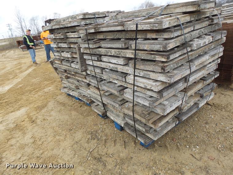 image for item DA9344 Approximately 101 Diamond texture finish concrete forms