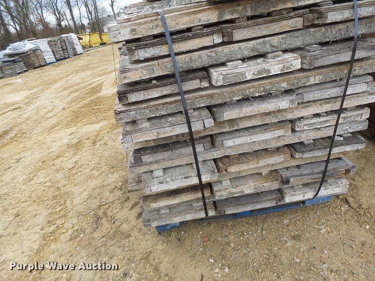 image for item DA9344 Approximately 101 Diamond texture finish concrete forms