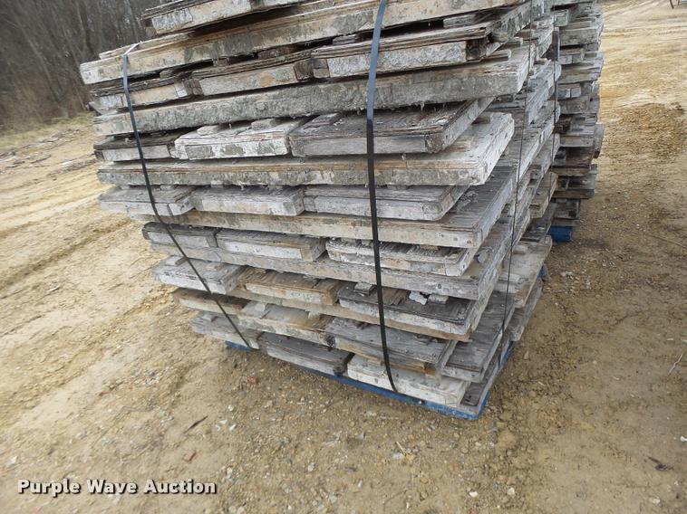 image for item DA9344 Approximately 101 Diamond texture finish concrete forms