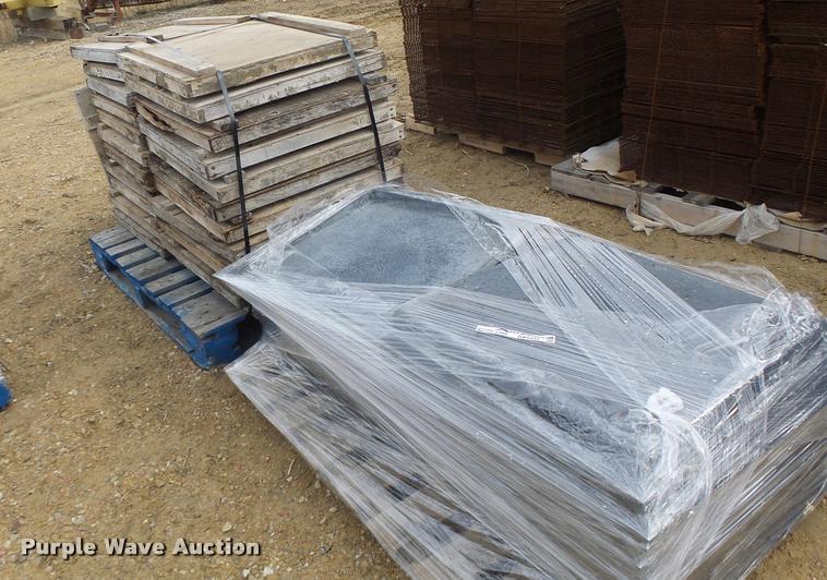 image for item DA9345 Approximately 43 coral texture finish concrete forms