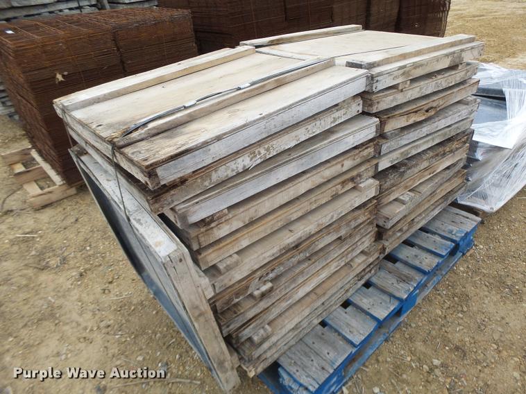 image for item DA9345 Approximately 43 coral texture finish concrete forms