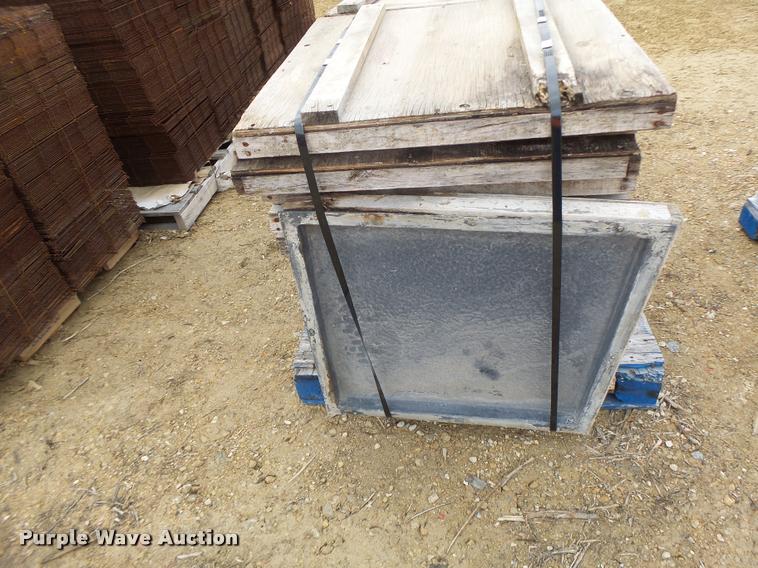 image for item DA9345 Approximately 43 coral texture finish concrete forms