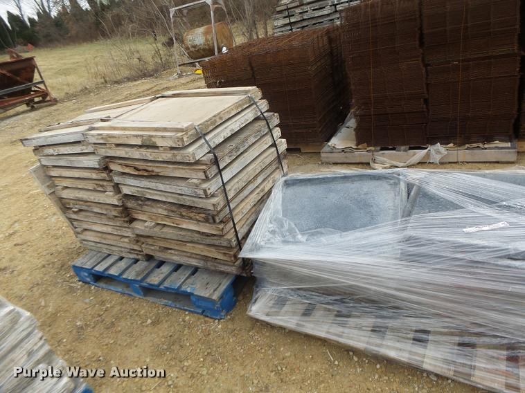 image for item DA9345 Approximately 43 coral texture finish concrete forms