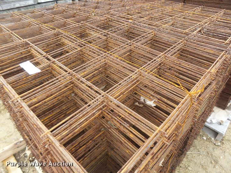 image for item DA9346 Approximately 3,600 wire mesh panels