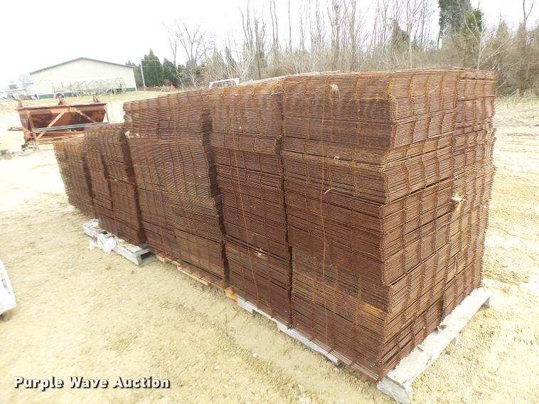 image for item DA9346 Approximately 3,600 wire mesh panels
