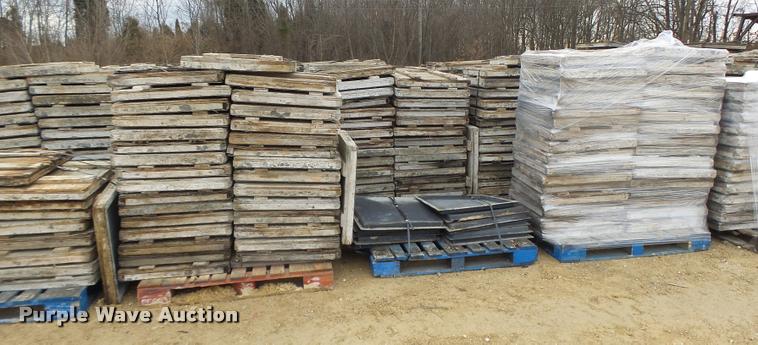 image for item DA9348 Approximately 561 fabric textured finish concrete forms