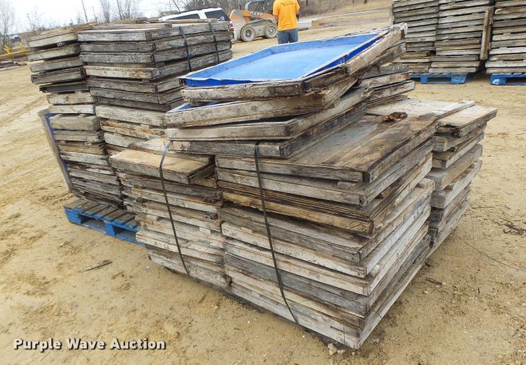 image for item DA9349 Shattered glass textured finish concrete forms