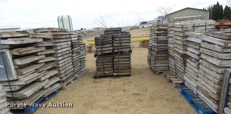 image for item DA9349 Shattered glass textured finish concrete forms