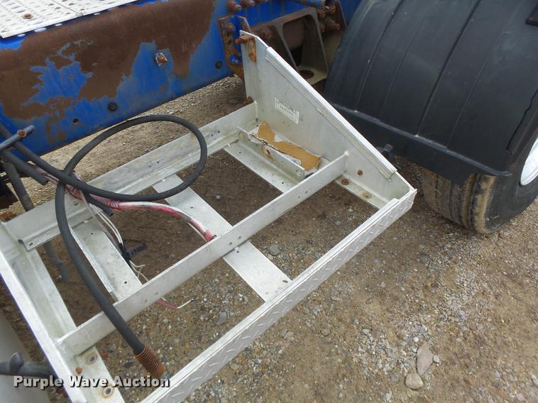 image for item DA9355 2006 Freightliner FLD120 parts and axles