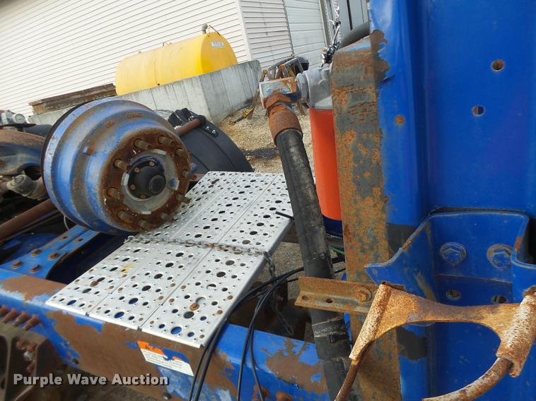 image for item DA9355 2006 Freightliner FLD120 parts and axles