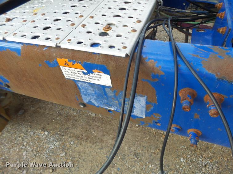 image for item DA9355 2006 Freightliner FLD120 parts and axles