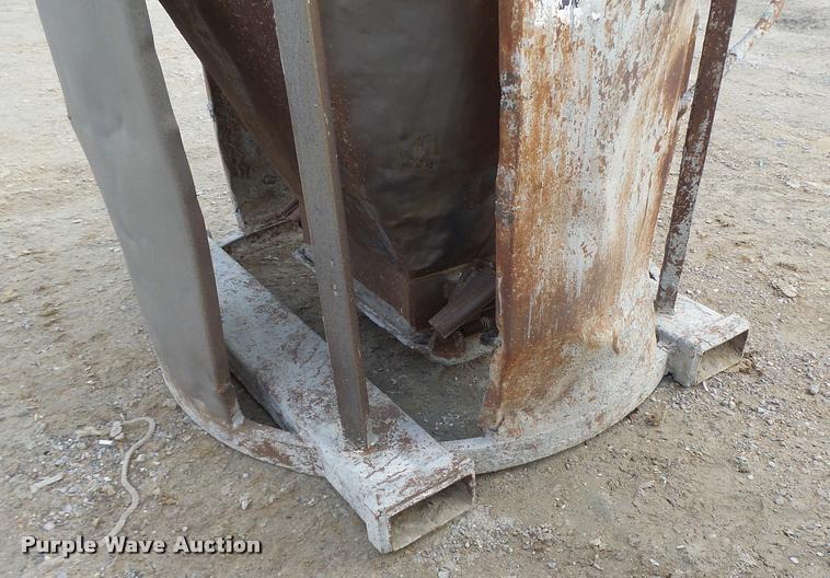 image for item DA9357 Gar Bro concrete chute/bucket