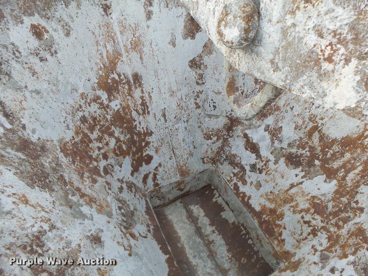 image for item DA9357 Gar Bro concrete chute/bucket