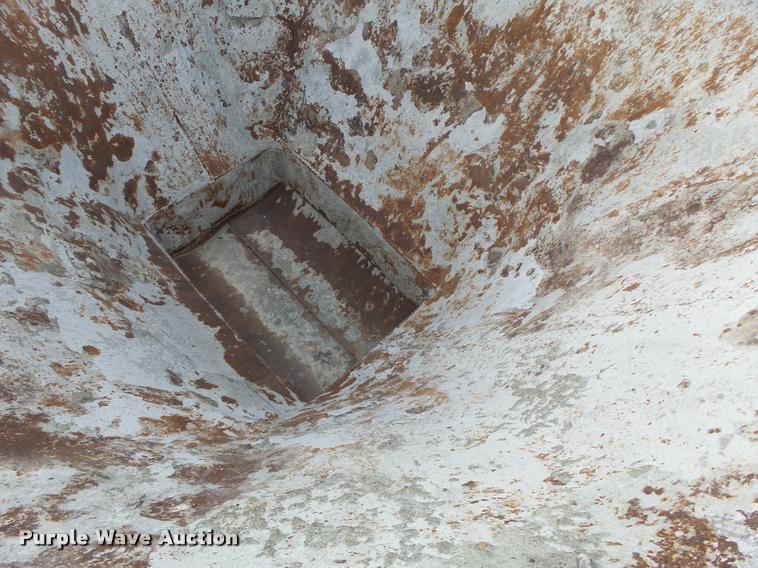 image for item DA9357 Gar Bro concrete chute/bucket