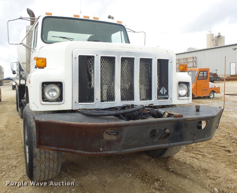 image for item DA9363 1994 International 2574 ready mix truck