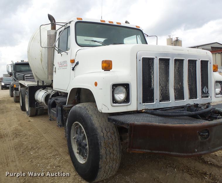 image for item DA9363 1994 International 2574 ready mix truck