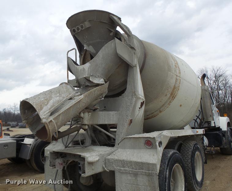 image for item DA9363 1994 International 2574 ready mix truck