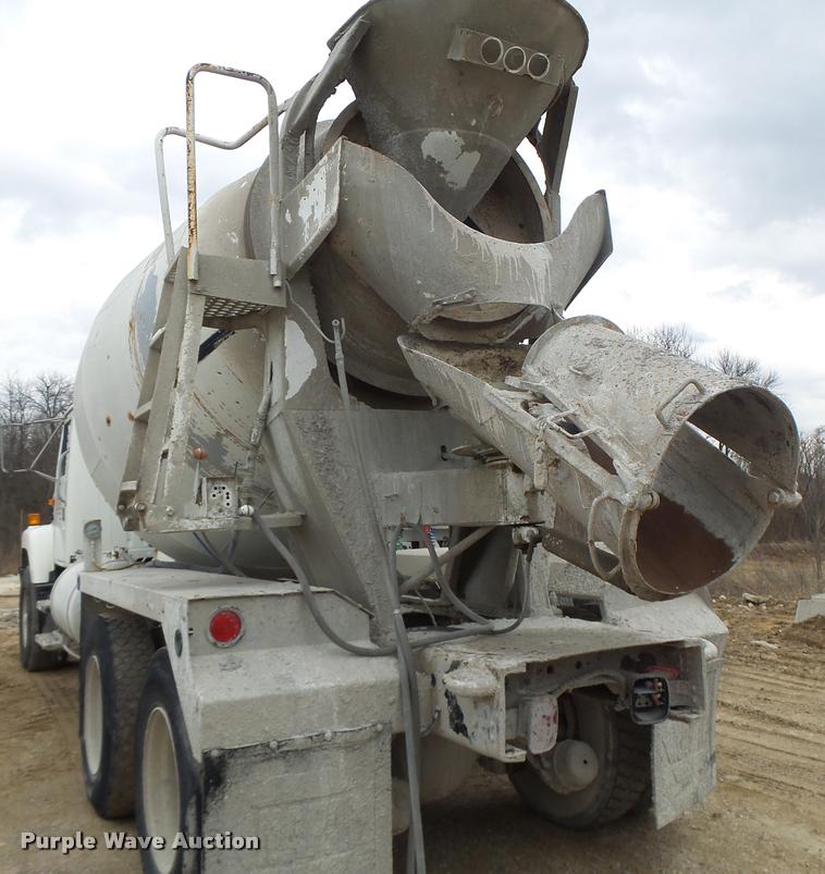 image for item DA9363 1994 International 2574 ready mix truck