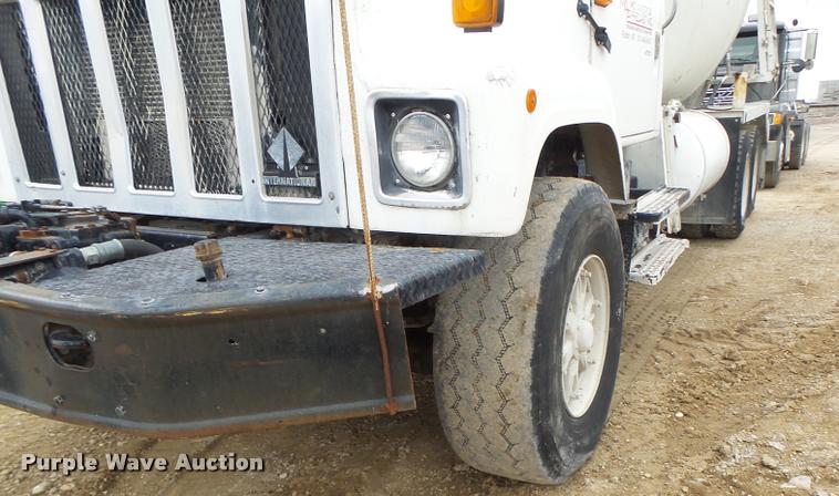 image for item DA9363 1994 International 2574 ready mix truck