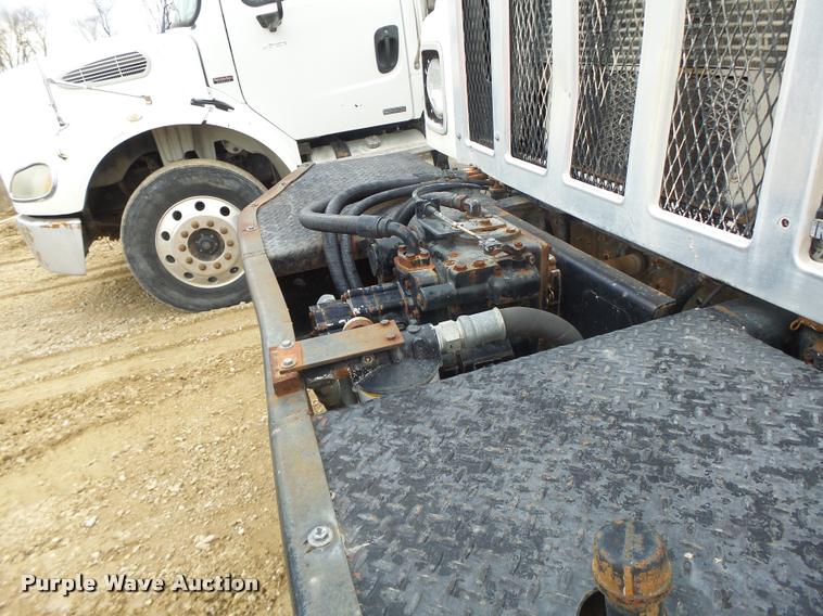 image for item DA9363 1994 International 2574 ready mix truck