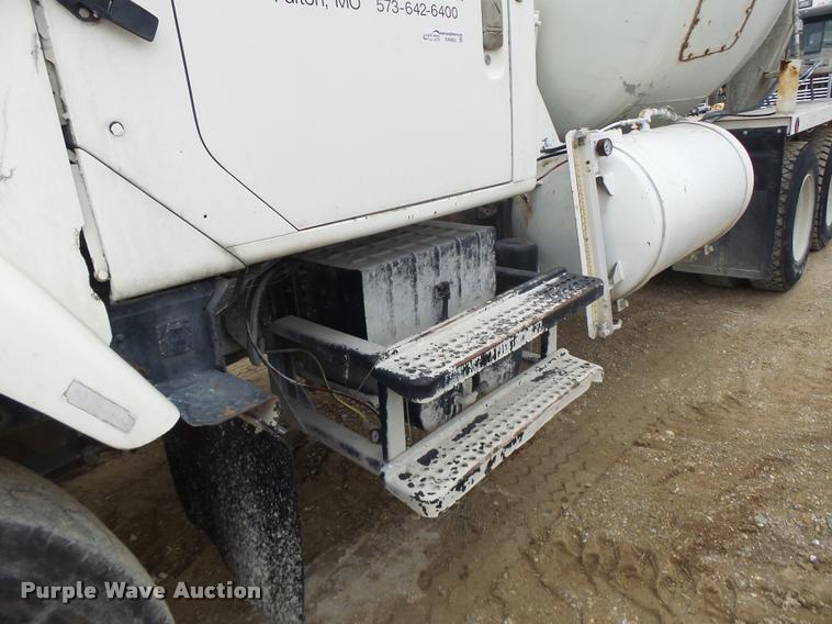 image for item DA9363 1994 International 2574 ready mix truck