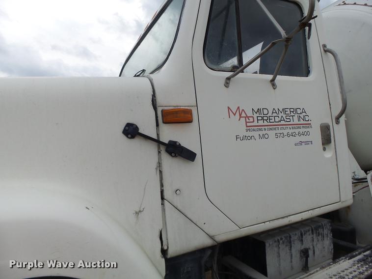 image for item DA9363 1994 International 2574 ready mix truck