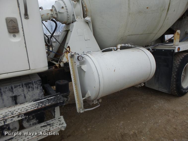 image for item DA9363 1994 International 2574 ready mix truck