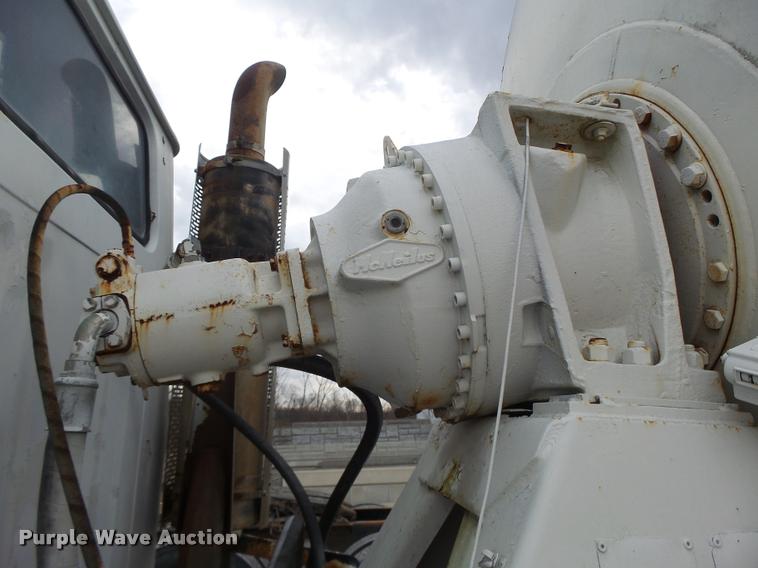 image for item DA9363 1994 International 2574 ready mix truck