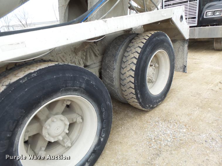 image for item DA9363 1994 International 2574 ready mix truck