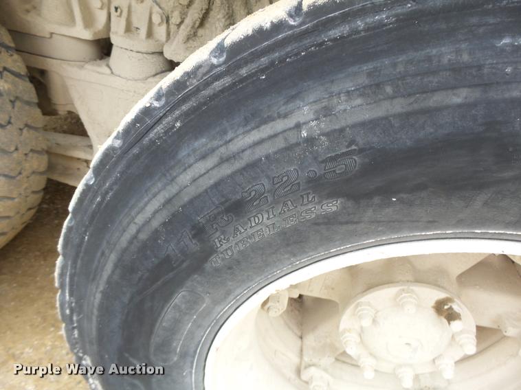 image for item DA9363 1994 International 2574 ready mix truck