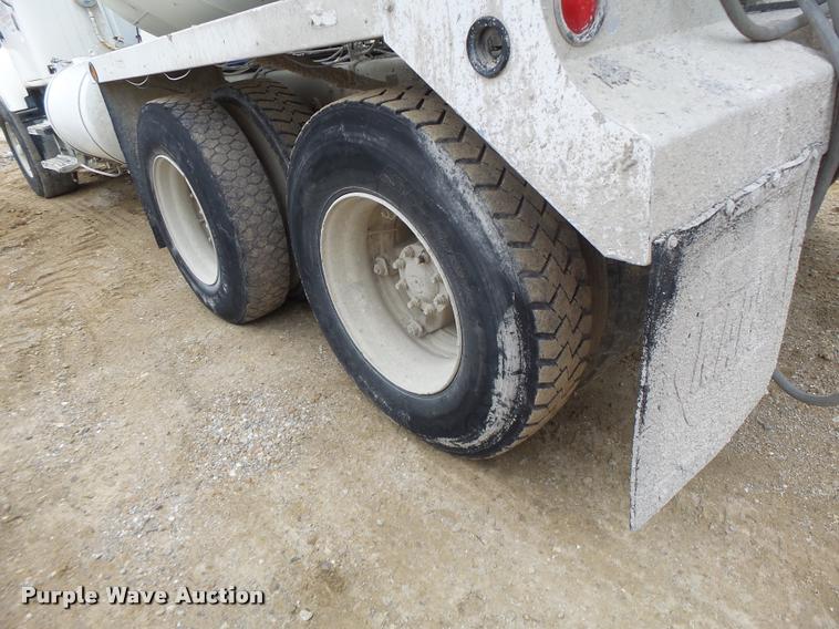 image for item DA9363 1994 International 2574 ready mix truck