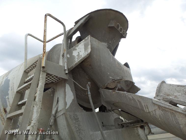 image for item DA9363 1994 International 2574 ready mix truck