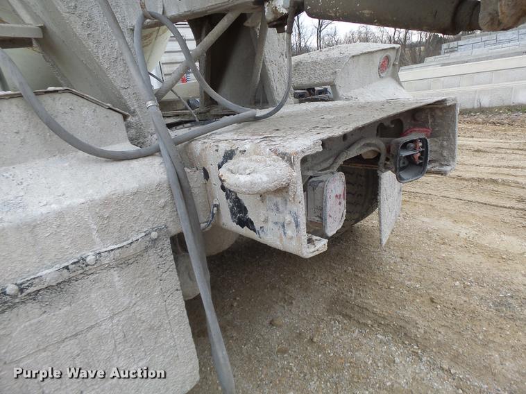 image for item DA9363 1994 International 2574 ready mix truck