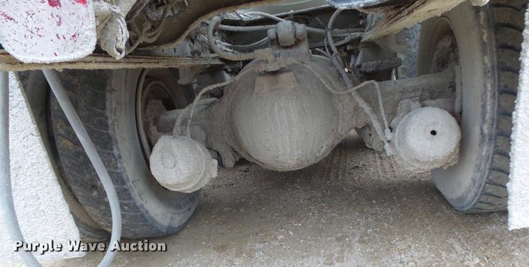 image for item DA9363 1994 International 2574 ready mix truck