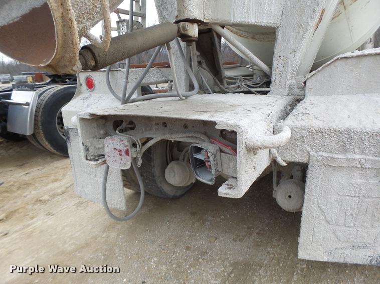 image for item DA9363 1994 International 2574 ready mix truck