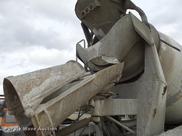 image for item DA9363 1994 International 2574 ready mix truck