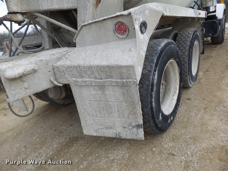 image for item DA9363 1994 International 2574 ready mix truck
