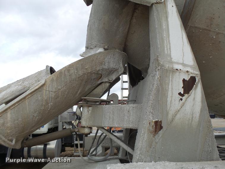 image for item DA9363 1994 International 2574 ready mix truck