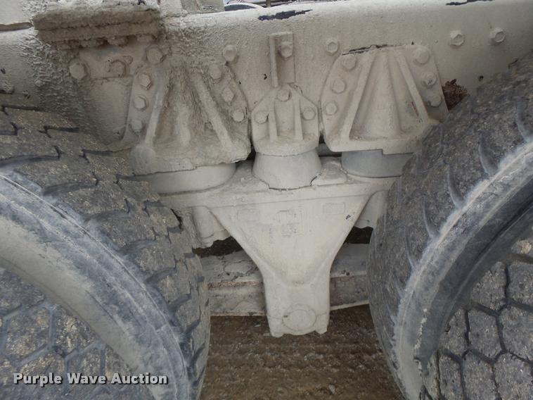 image for item DA9363 1994 International 2574 ready mix truck