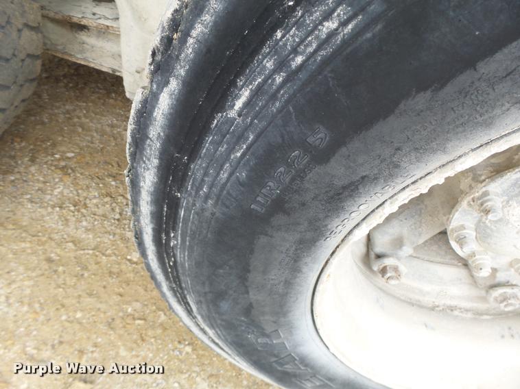 image for item DA9363 1994 International 2574 ready mix truck