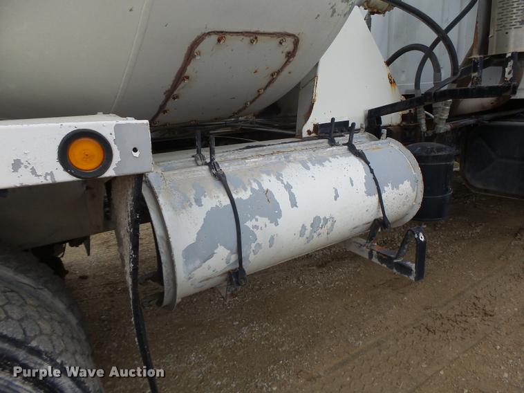 image for item DA9363 1994 International 2574 ready mix truck