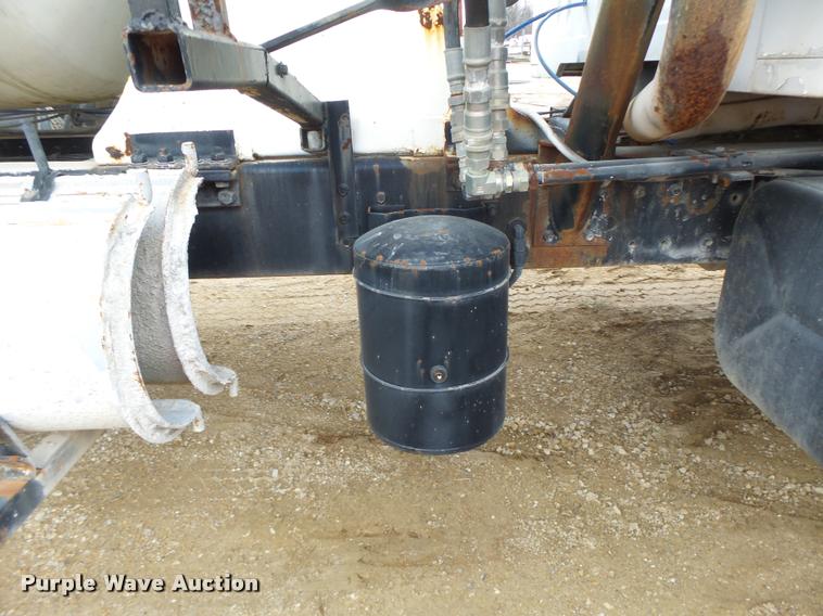 image for item DA9363 1994 International 2574 ready mix truck