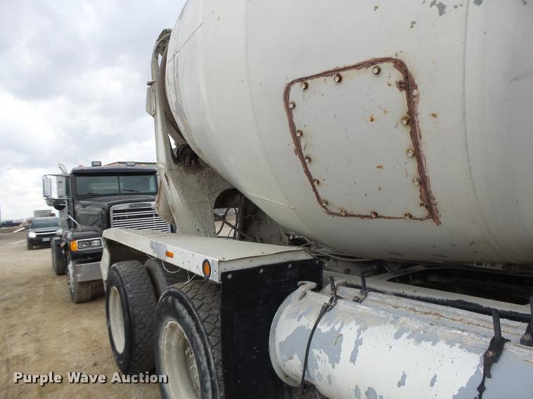 image for item DA9363 1994 International 2574 ready mix truck