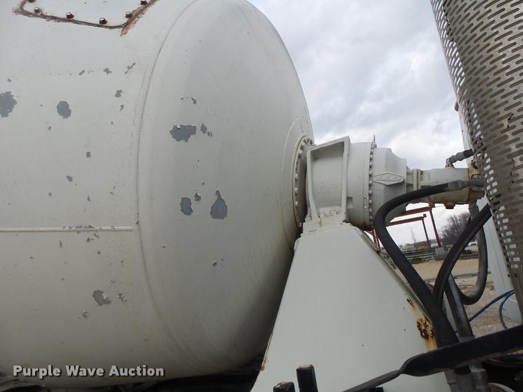 image for item DA9363 1994 International 2574 ready mix truck