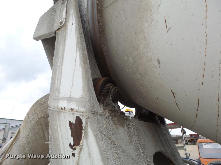 image for item DA9363 1994 International 2574 ready mix truck