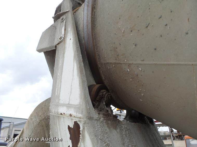 image for item DA9363 1994 International 2574 ready mix truck