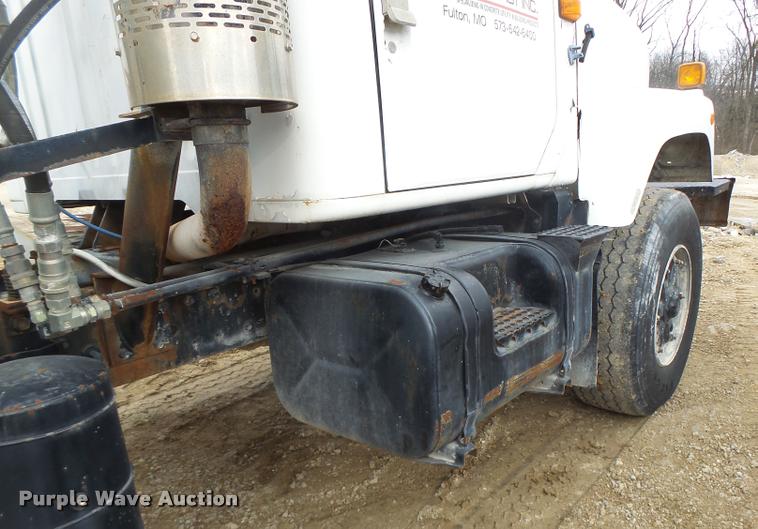 image for item DA9363 1994 International 2574 ready mix truck